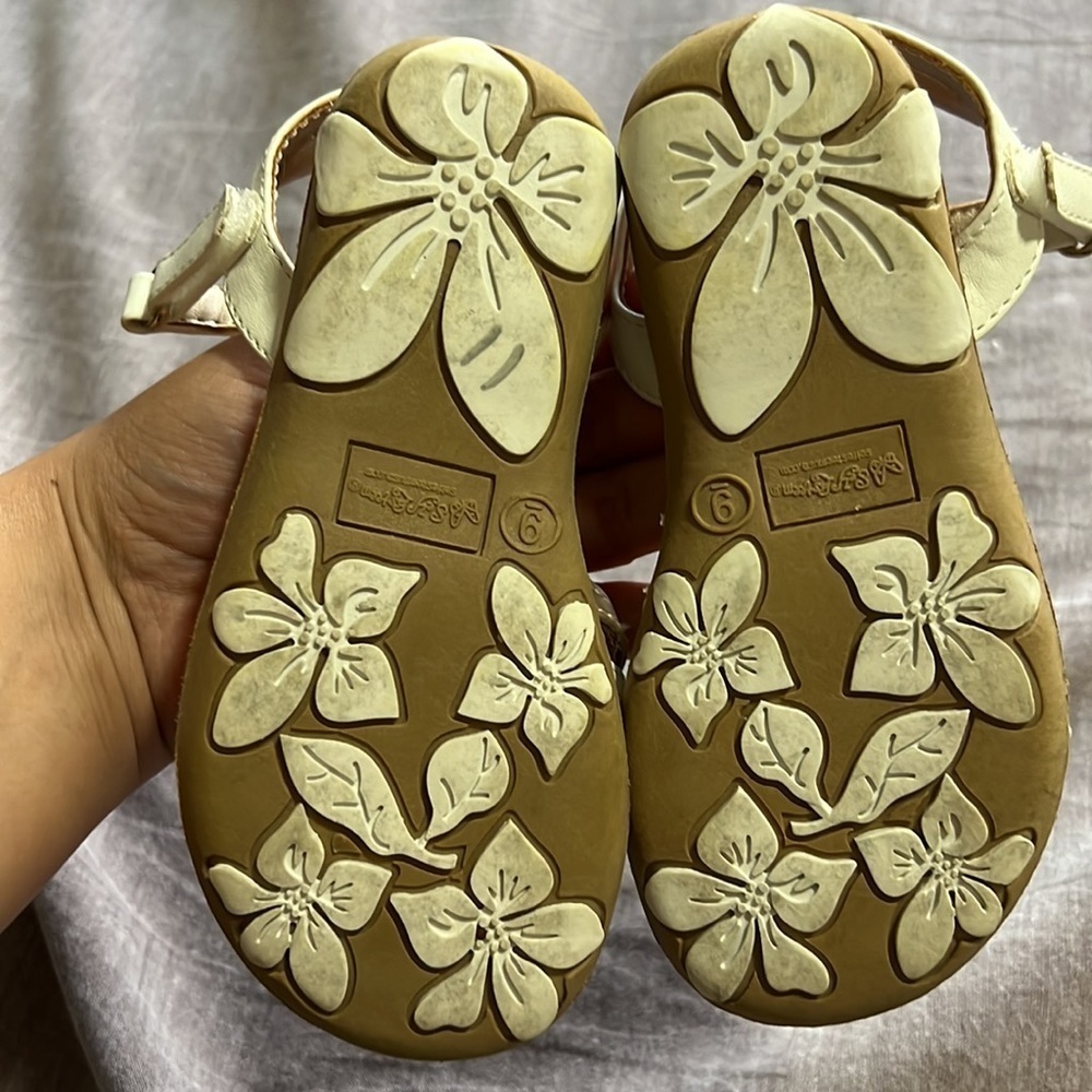 Sandals - Picture 4 of 4